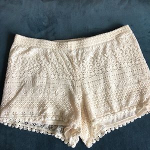 Chelsea and Violet lace shorts sz L